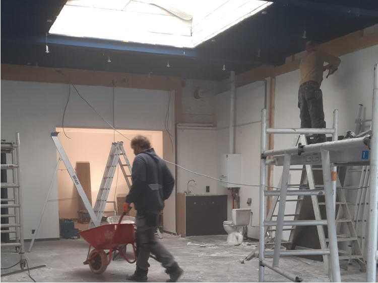 Mortsel — afbraakwerken en gevelaankleding in uitvoering